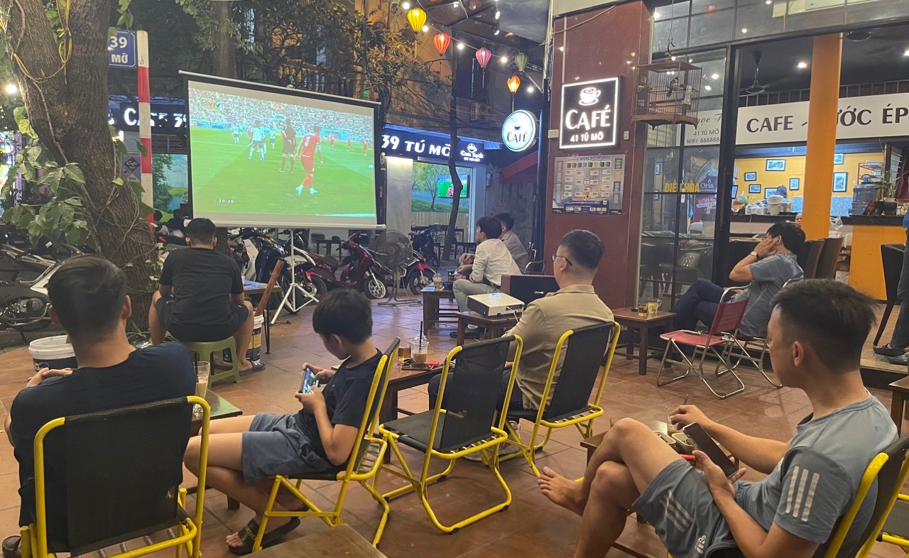 Máy chiếu Epson cho quán cafe – giải pháp thu hút khách và nâng cao trải nghiệm