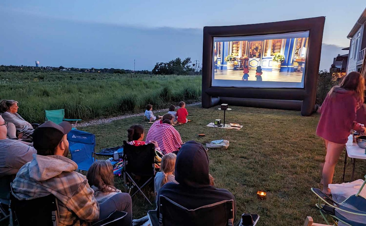 Máy chiếu Epson ngoài trời – giải pháp trình chiếu cho không gian mở